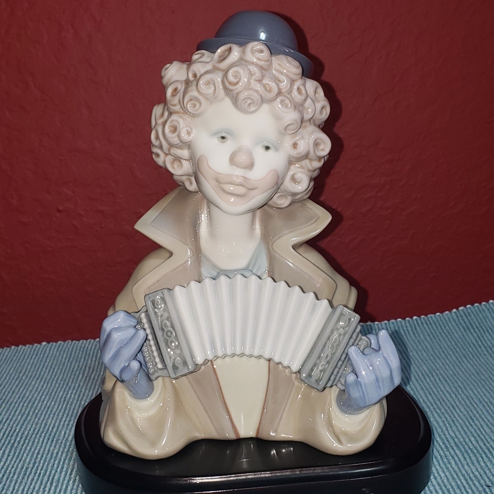 LLADRO Porcelain Clown "fine melody"